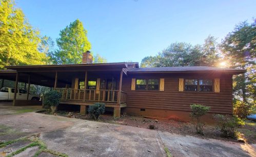 2386 Pine Circle Dr, Gainesville, GA 30504-4022