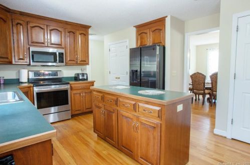 39 Charing Rd, Wapping CT  06074-2228 exterior