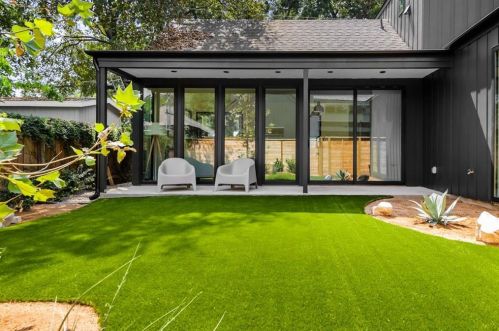 1913 Canterbury St, Austin TX  78702-5506 exterior