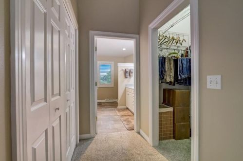 303 Parkview Ct, Chenequa WI exterior