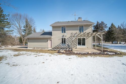 1850 Journeys Dr, Chenequa WI  53029-9367 exterior