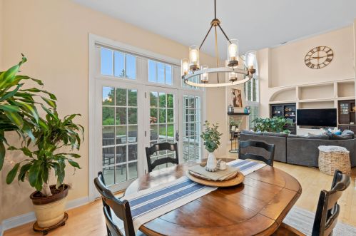 1704 Cedar Bnd, Chenequa WI 53029-8665 exterior