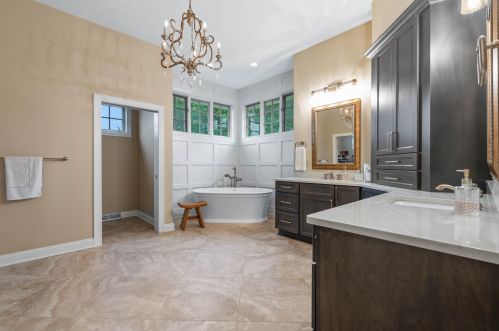 1704 Cedar Bnd, Chenequa WI 53029-8665 exterior