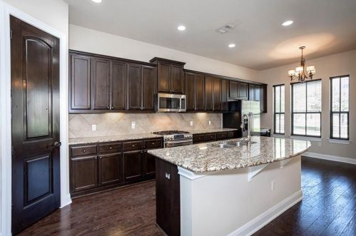 4524 Berkman Dr, Austin TX  78723-4594 exterior