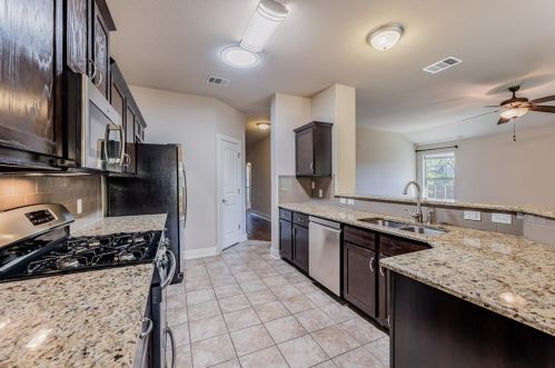 6928 Bay City Bnd, Austin TX 78725-2938 exterior