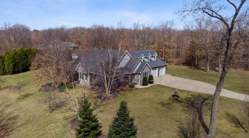 10370 Cynthia Ln, Wheatfield, IN 46392-9235