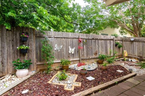 9806 Cottle Dr, Austin TX 78753-4305 exterior