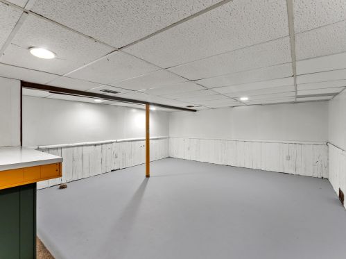 1216 Cherry Rd, Manitowoc WI 54220-1918 exterior