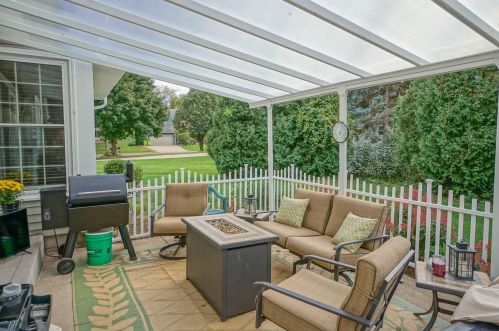 677 Greenway Ter, Chenequa WI 53029-1169 exterior