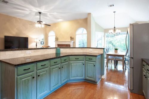 6404 Clairmont Dr, Austin TX 78749-3438 exterior