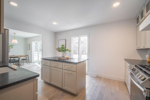 1850 Journeys Dr, Chenequa WI  53029-9367 exterior