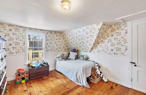 10 Singletary Ave, Sutton MA 01590-1842 exterior