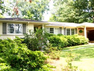 2608 Mountain Woods Dr, Birmingham, AL 35216-2610