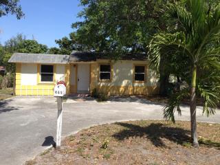 465 161st St, Miami, FL 33162-4346