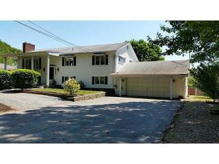 17 Orchard Ave, Smithfield, RI 02828-2639