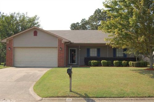 108 Plumdale Dr, North Little Rock, AR 72120-3292