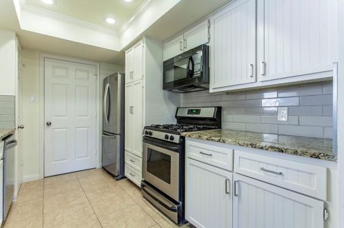 5305 Beckett Cir, Austin TX 78749-2114 exterior