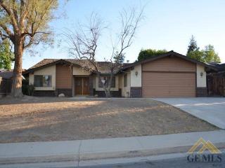 5812 Dorset Dr, Bakersfield CA  93306-7610 exterior