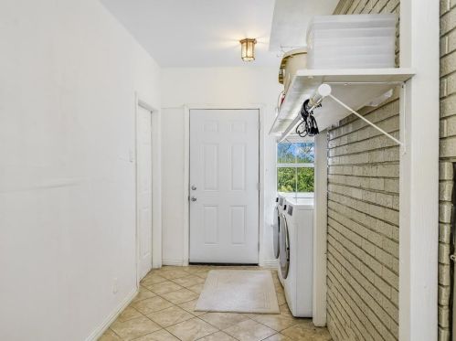 6207 Betty Cook Dr, Austin TX 78723-3313 exterior