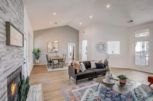 12600 Dove Valley Trl, Austin TX  78729-7231 exterior