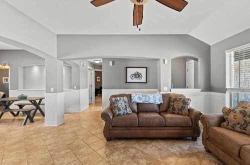 7000 Bay City Bnd, Austin TX 78725-2938 exterior