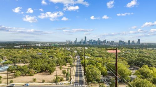 2711 5th St, Austin TX 78702-4756 exterior