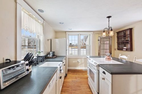 10 Singletary Ave, Sutton MA 01590-1842 exterior