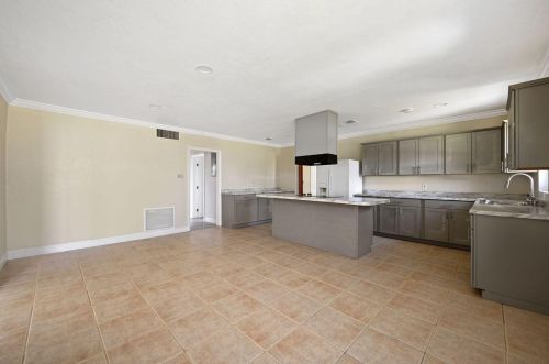 308 Avenue H Pl, Belle Glade, FL 33430-1916