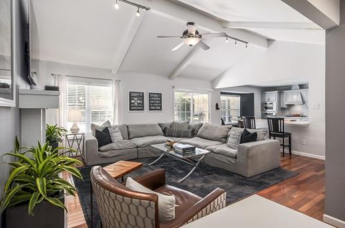 7105 Fence Line Dr, Austin TX 78749-2312 exterior