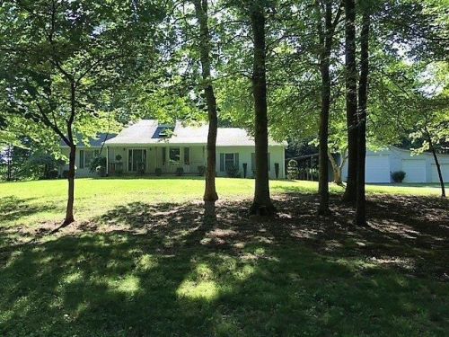 20 Pickett Ln, Creelsboro, KY 42629-2518