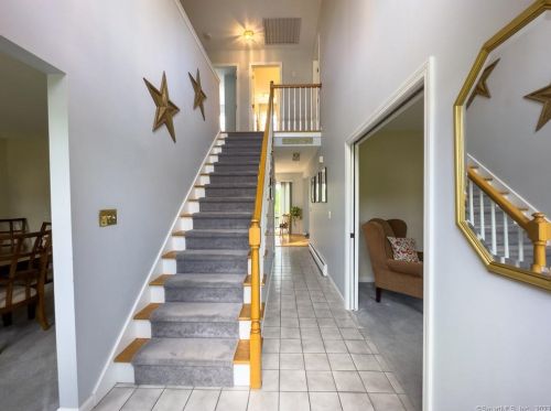 89 Heritage Dr, Wapping, CT 06074-2717