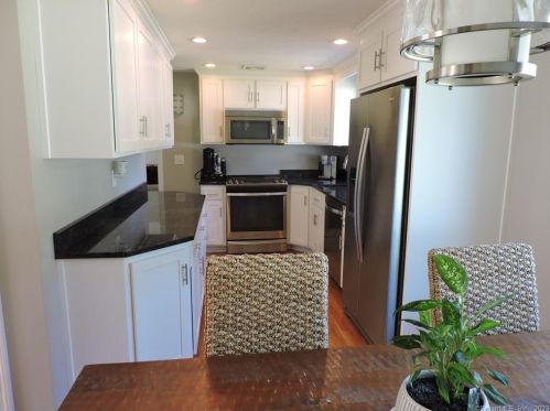 303 Hilton Dr, Wapping CT 06074-3418 exterior