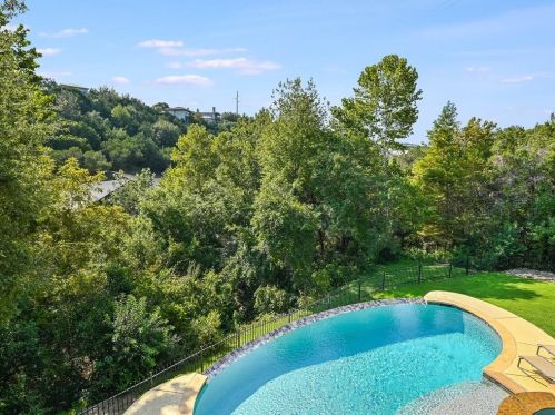 1501 Cyn Edge Dr, Austin TX 78733-2000 exterior