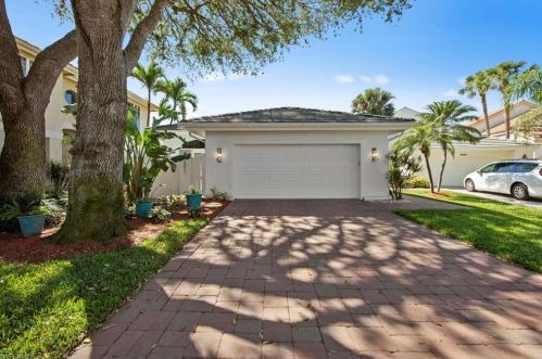 5852 Jameson Dr, Naples FL  34119-4638 exterior