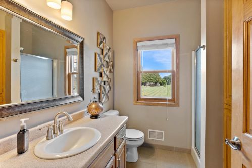 108 Long Mdw Dr, Chenequa WI 53029-2904 exterior