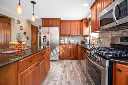 61 Moreau Dr, Chicopee MA 01020-4826 exterior