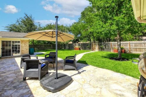 7105 Fence Line Dr, Austin TX 78749-2312 exterior