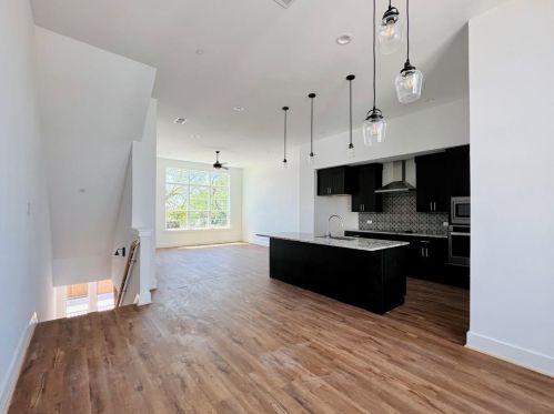 13225 Bee St, Dallas TX  75234-6114 exterior