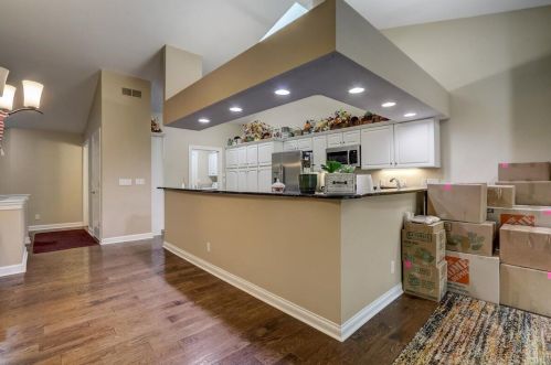 303 Parkview Ct, Chenequa WI exterior