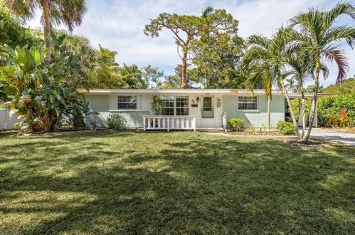 1261 12th Ave, Naples, FL 34120-3453