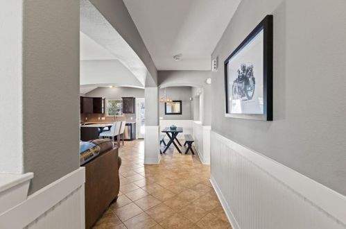 7000 Bay City Bnd, Austin TX 78725-2938 exterior