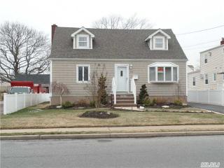 2618 Hewlett Ln, North Bellmore, NY 11710-4415