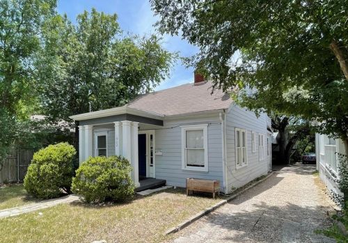 1902 David St, Austin TX  78705-5312 exterior