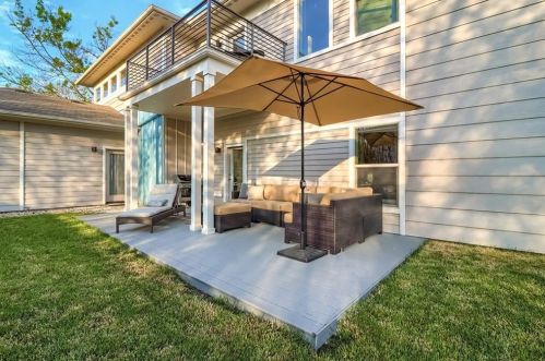 2110 Fortview Rd, Austin TX 78704-7512 exterior