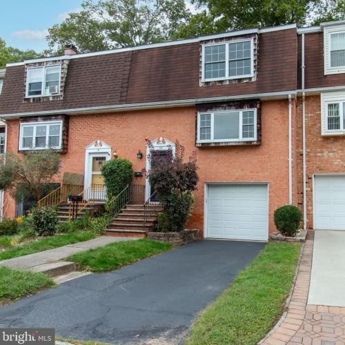 21 Featherbed Ct, Trenton, NJ 08648-2004