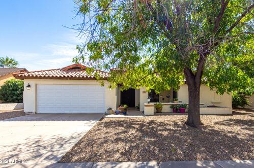 2737 Fountain St, Mesa, AZ 85213-5336