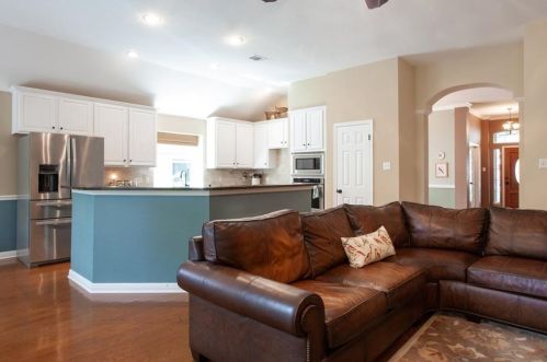 6404 Clairmont Dr, Austin TX 78749-3438 exterior