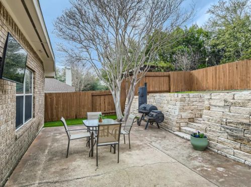 4329 Cyn Gln Cir, Austin TX 78732-2187 exterior