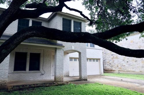 11309 Crest Meadow Ln, Austin TX  78748-3942 exterior