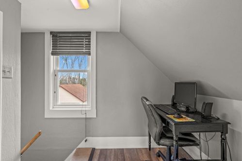 335 Hl St, Chenequa WI 53029-1906 exterior